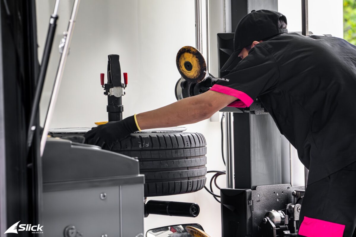 Mini Cooper F56 JCW เปลี่ยนยางที่บ้าน Michelin Pilot Sport 5 ขนาด 215/40 R18