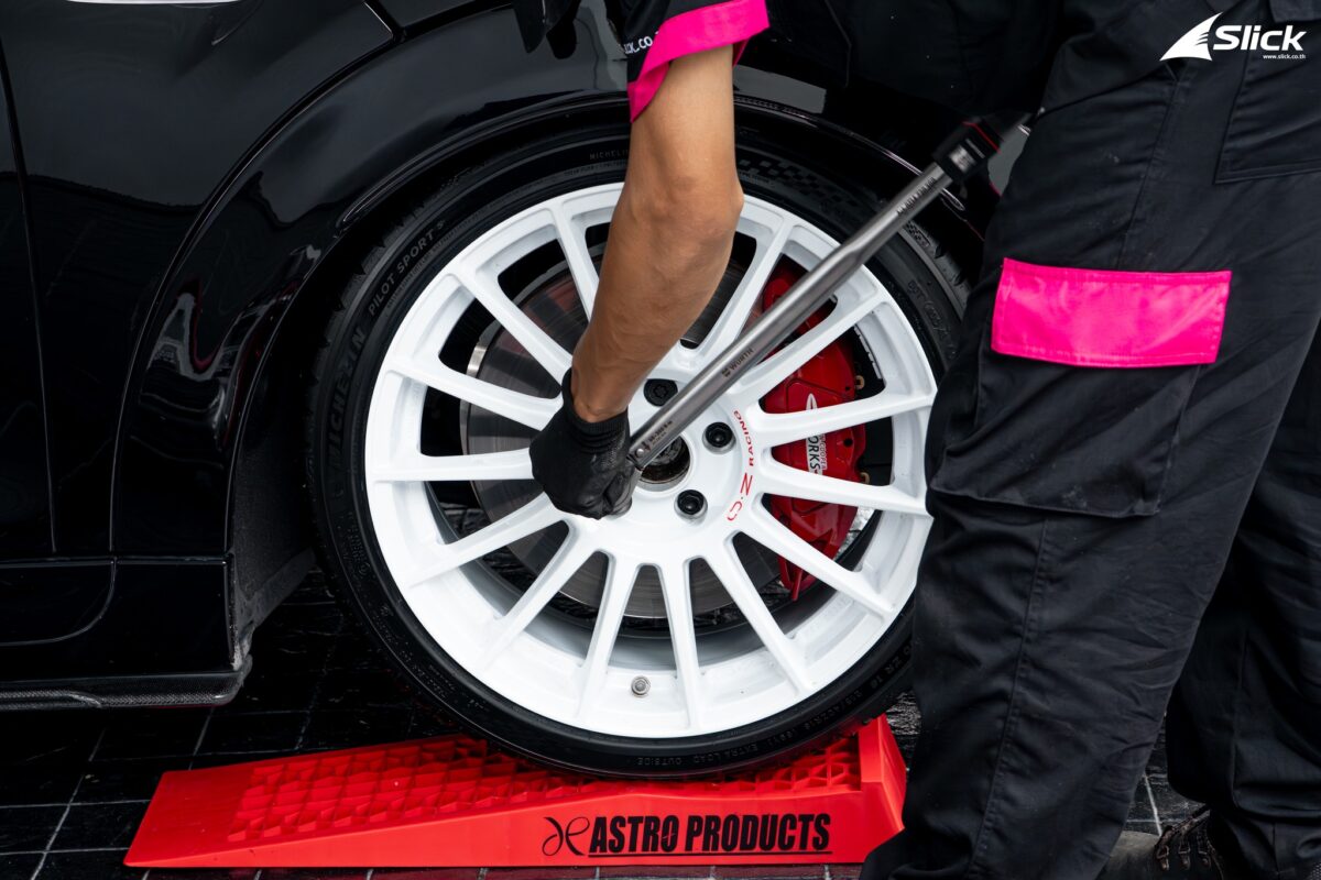 Mini Cooper F56 JCW เปลี่ยนยางที่บ้าน Michelin Pilot Sport 5 ขนาด 215/40 R18