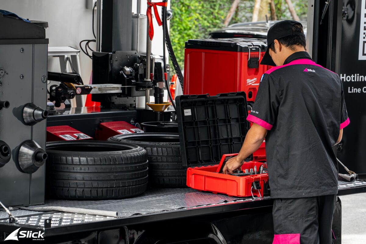 Mini Cooper F56 JCW เปลี่ยนยางที่บ้าน Michelin Pilot Sport 5 ขนาด 215/40 R18