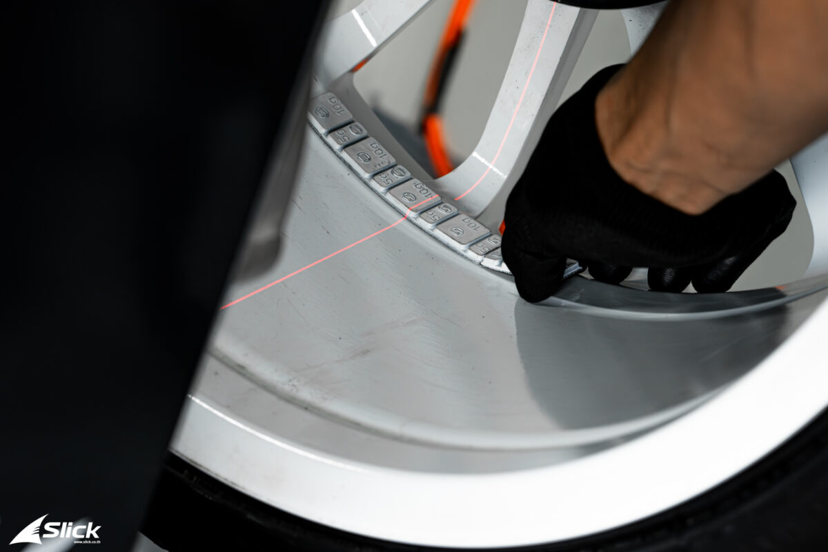 Slick Wheel Balancing Machine 06