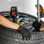 เครื่องใส่ยางแกนเดียว (Single Post Tire Changer) มาตรฐานพรีเมียมของ Slick