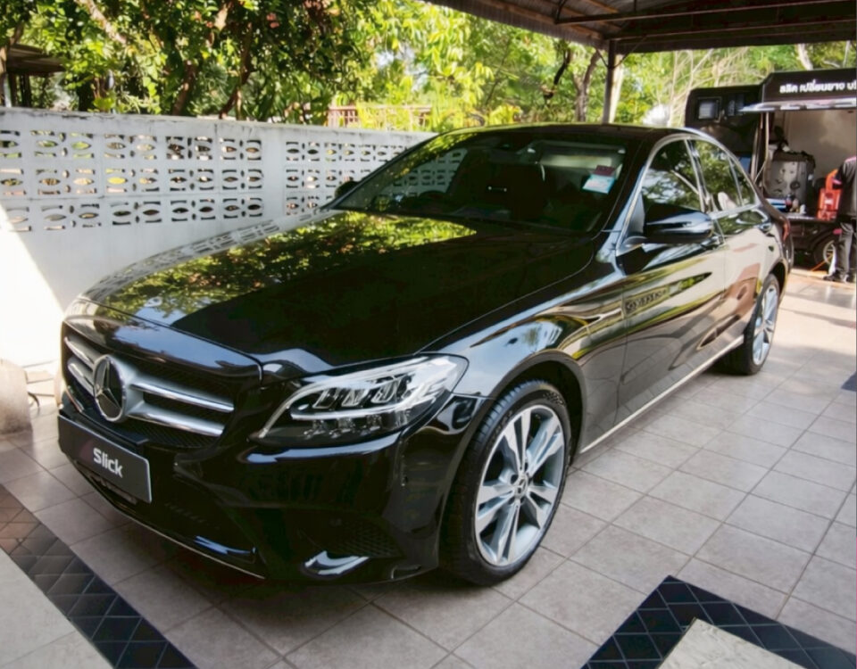 Mercedes-Benz C220d (W205) เปลี่ยนยางถึงที่