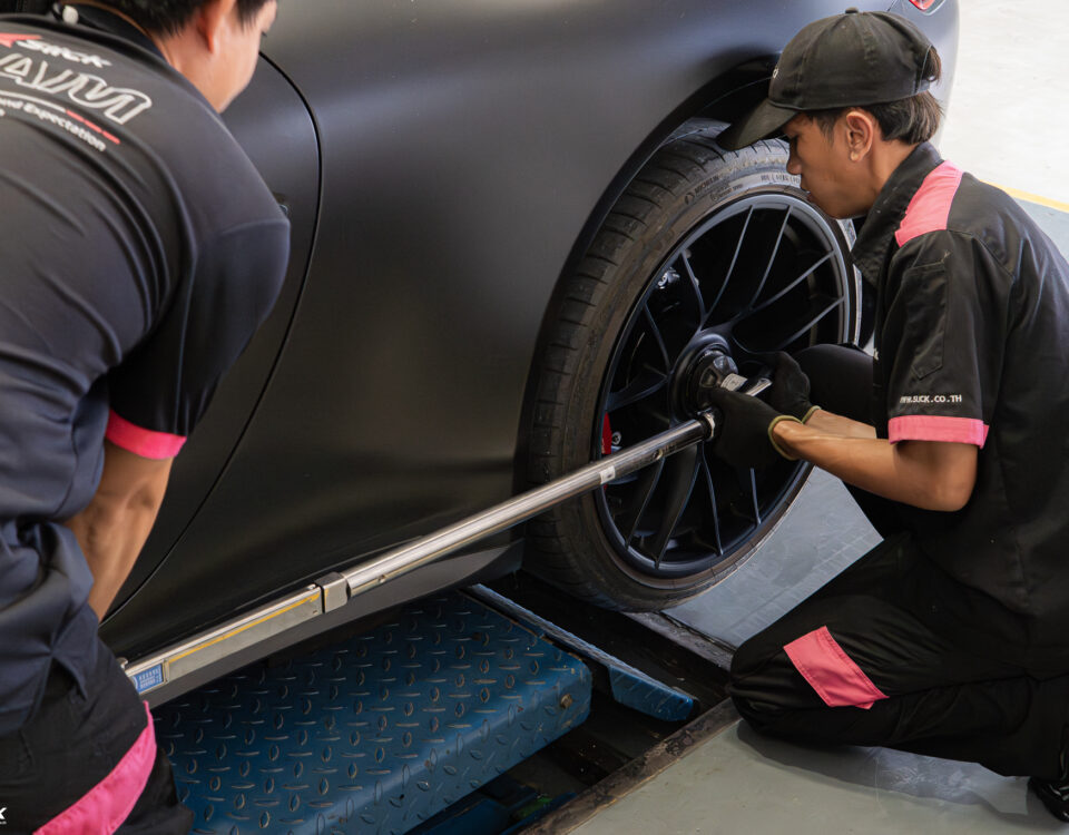 ยาง OE คืออะไร? ดียังไง พร้อมสัญลักษณ์ BMW, Benz, Porsche, Tesla