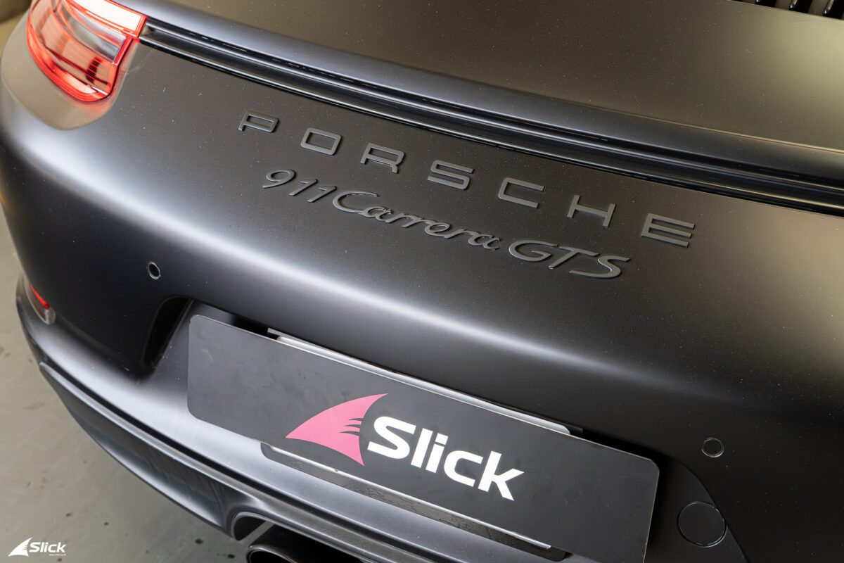Porsche 911 GTS Yokohama Advan Sport V107 slick 2
