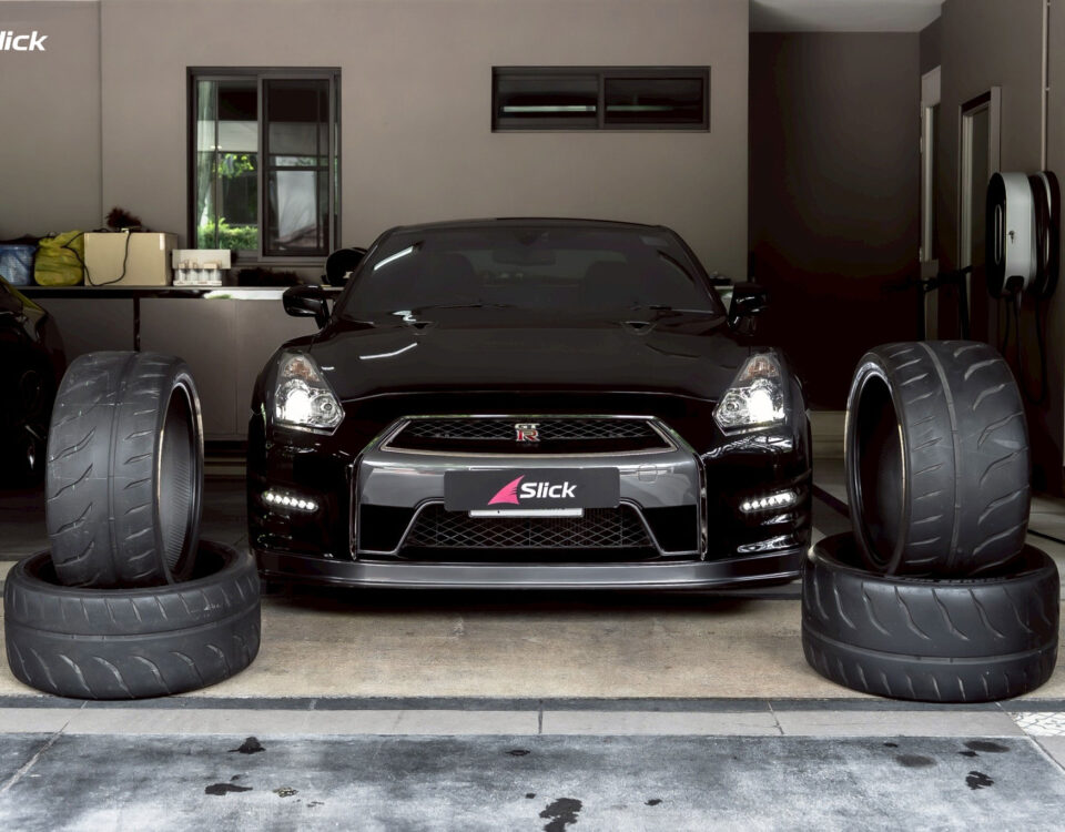 เปลี่ยนยาง Nissan GT-R R35 ถึงที่