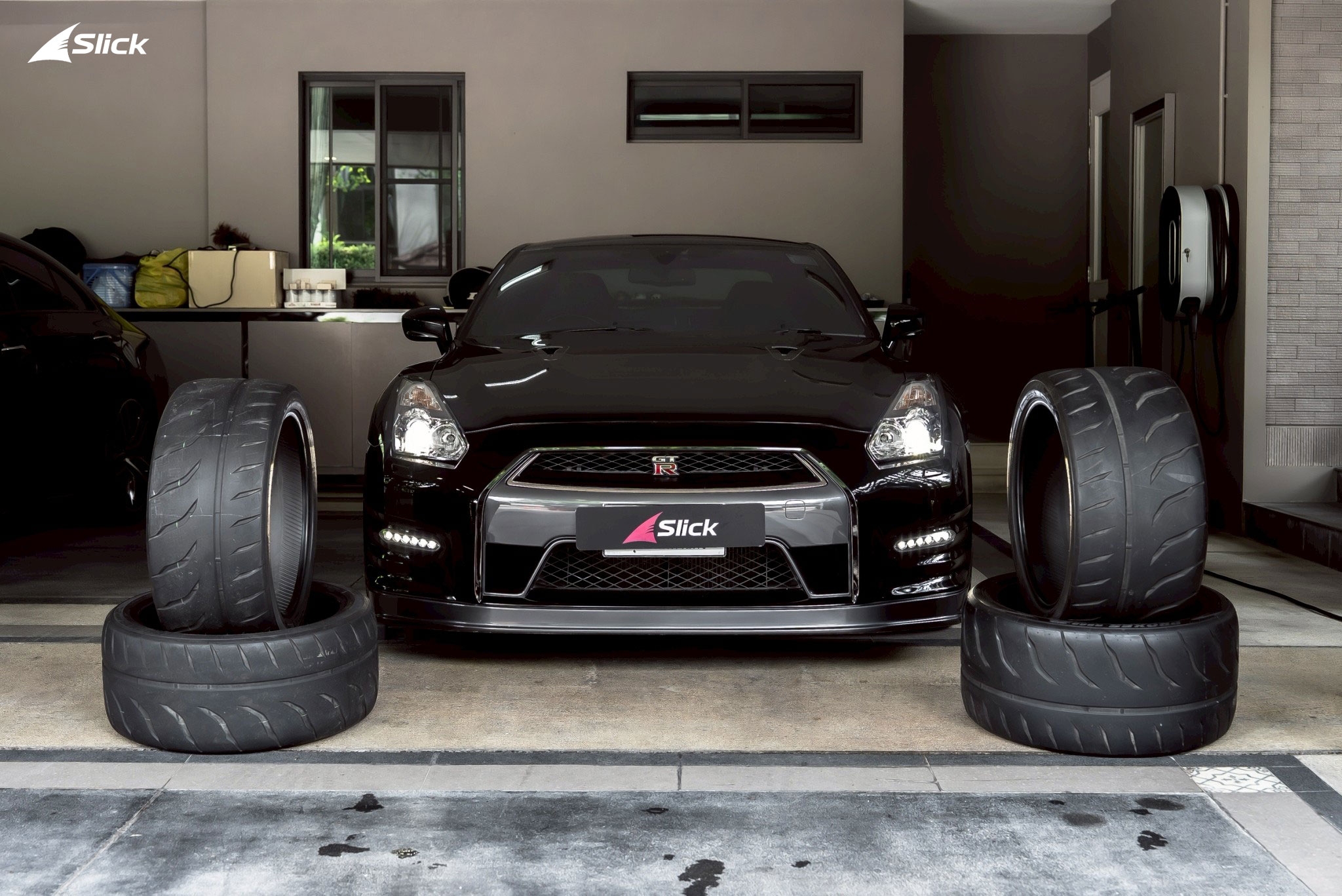 เปลี่ยนยาง Nissan GT-R R35 ถึงที่