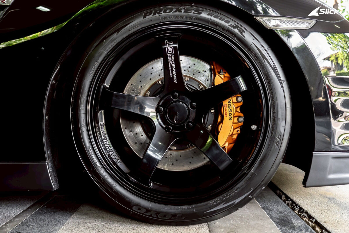 เปลี่ยนยาง Nissan GT-R R35 ถึงที่