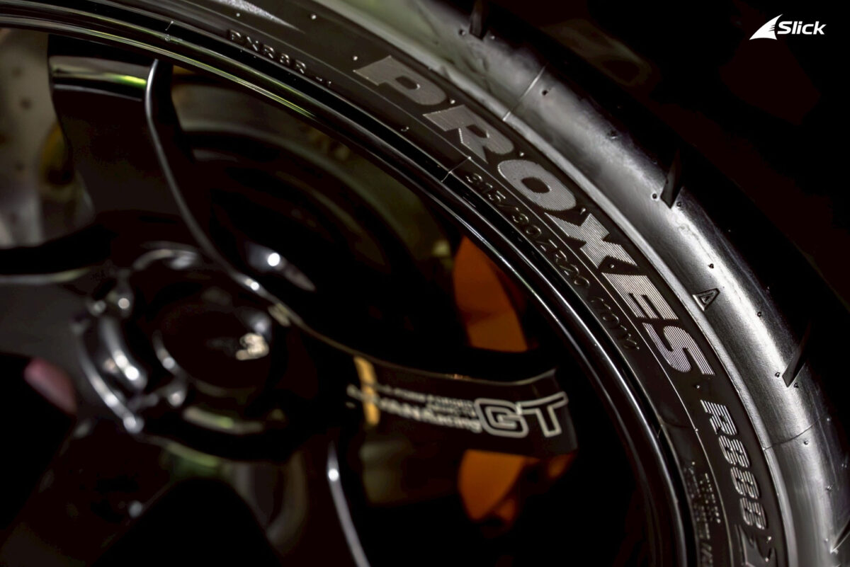 เปลี่ยนยาง Nissan GT-R R35 ถึงที่