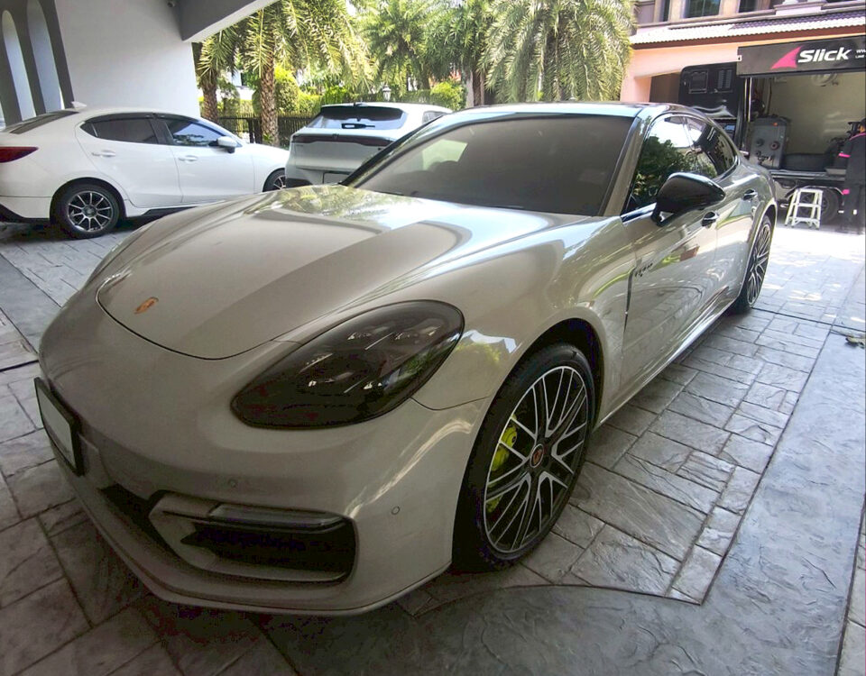 Porsche Panamera Pirelli P Zero PZ4 01