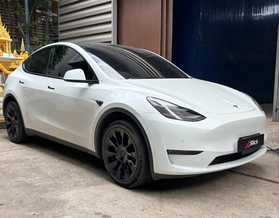 Slick Tesla Model Y Michelin Pilot Sport EV Acoustic 255 45 R20 01