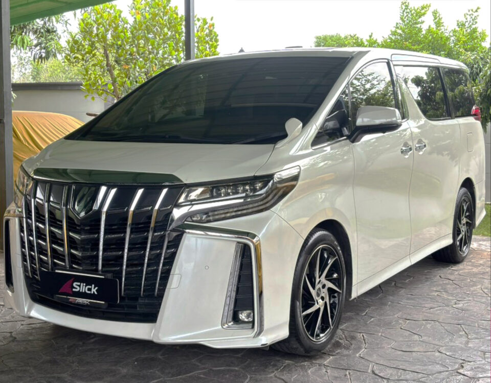 Slick Alphard Pirelli P Zero PZ4 245 45 R19 01