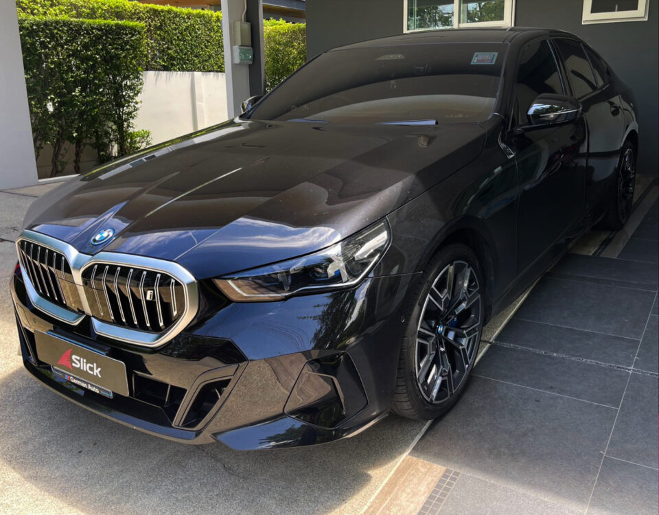 Slick BMW i5 eDrive40 M Sport G60 Pirelli P Zero PZ4 245 40 R20 01