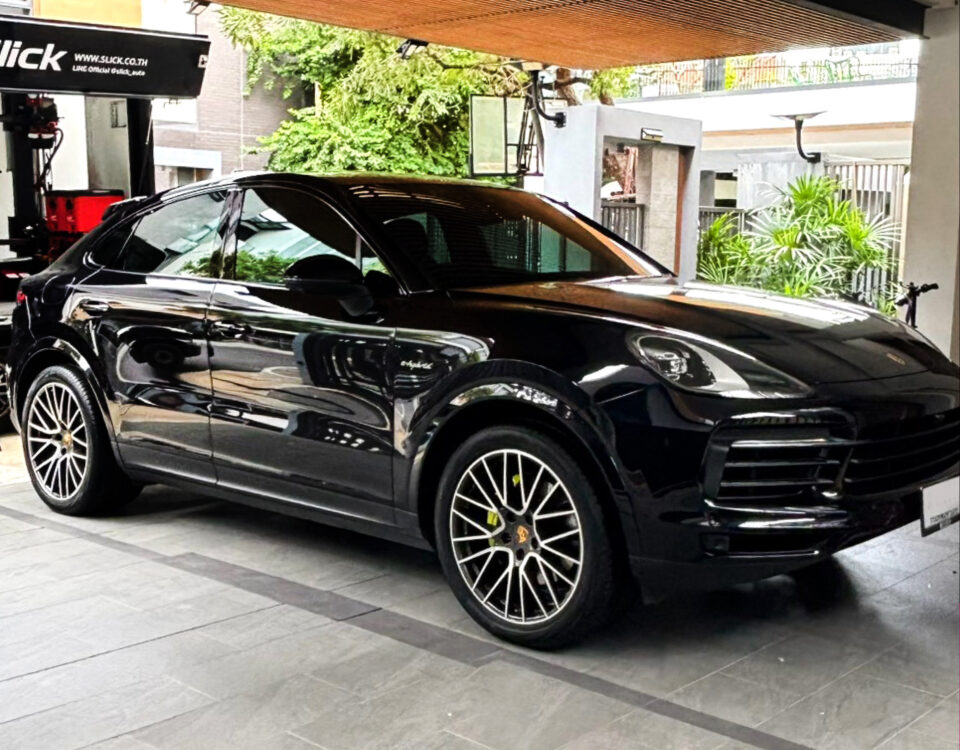 Porsche Cayenne Yokohama AVID Ascend GT S35A 285 40 R21 315 35 R21 01