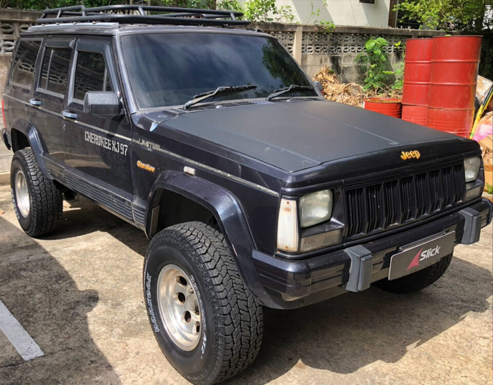 Slick Jeep Cherokee Hankook Dynapro AT2 RF11 31x10.5 R15 01