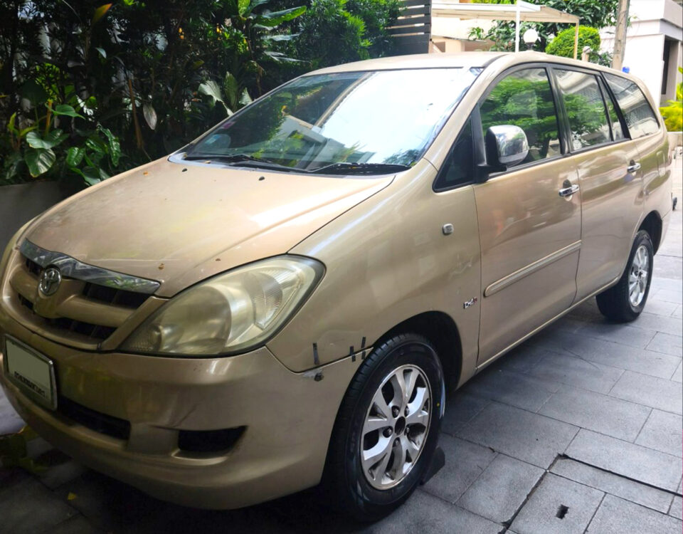 Slick Toyota innova Dunlop SP Touring R1 94H 205 65 R15 01